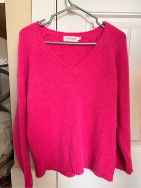 Indi & Cold Fuschia V-Neck Women's Sweater made with Alpaca